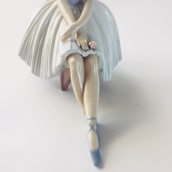 LLADRO Porcelain figurine ‘Refinement’ Utopia Collection - Picture 3 of 8